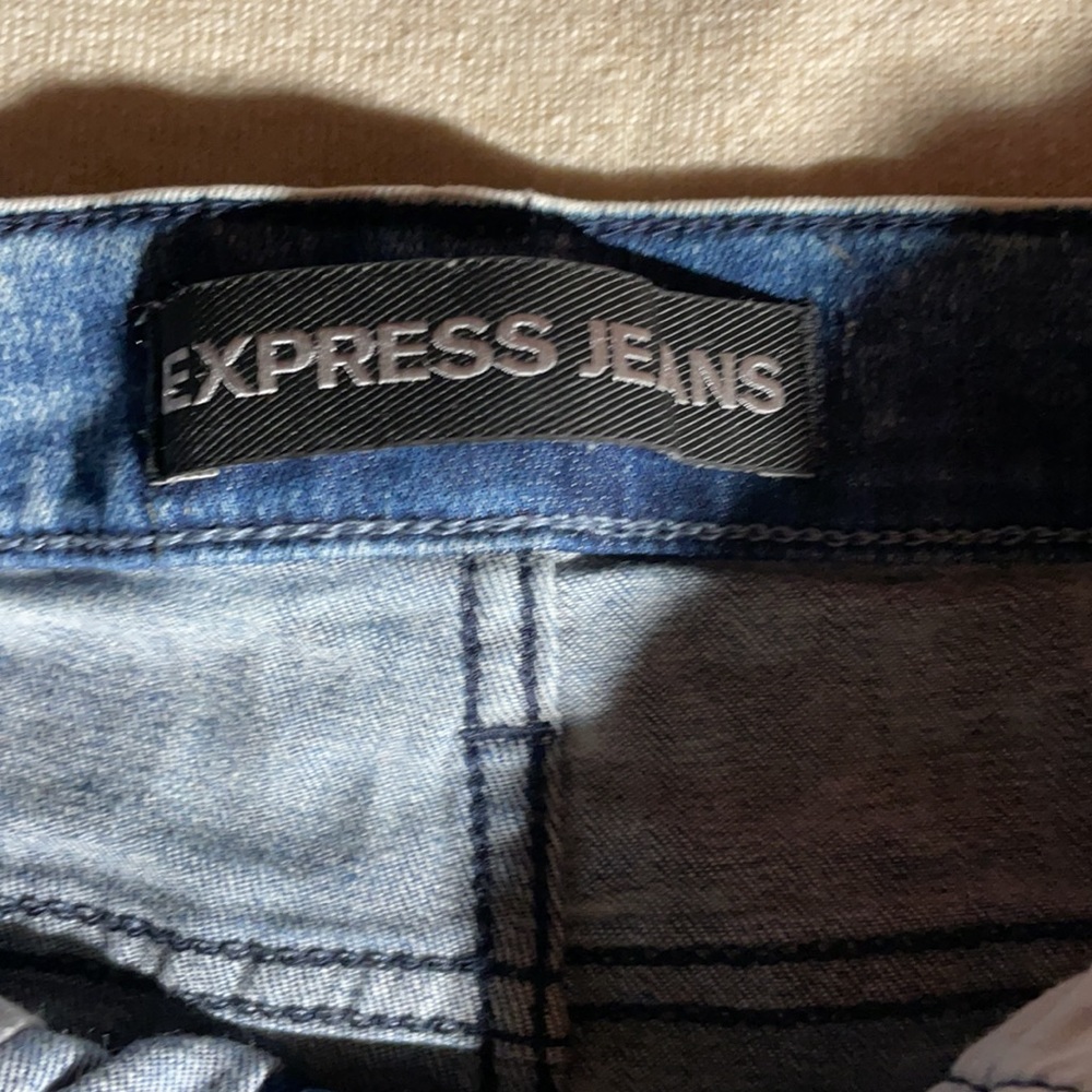 Shorts - Picture 2 of 3